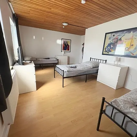 Lägenhet Geraeumige Monteurwohnungen Mit Balkon In Mechernich-glehn