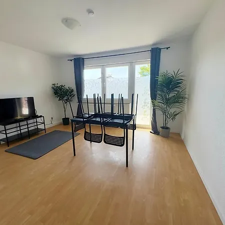דירה Geraeumige Monteurwohnungen Mit Balkon In Mechernich-glehn מכרניך