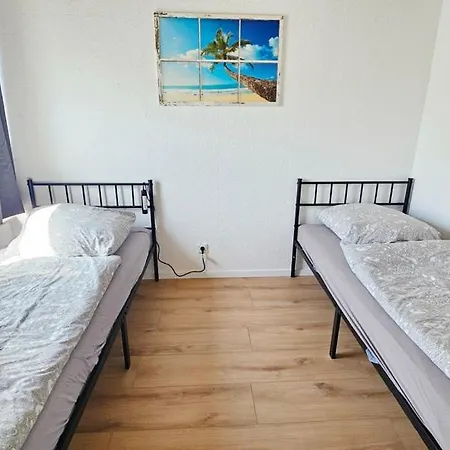 Lägenhet Geraeumige Monteurwohnungen Mit Balkon In Mechernich-glehn *