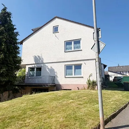 Lägenhet Geraeumige Monteurwohnungen Mit Balkon In Mechernich-glehn *